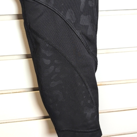 Lululemon Inspire Tight II Animal Swirl Embossed Black / Black Size 4 EUC - Picture 7 of 11